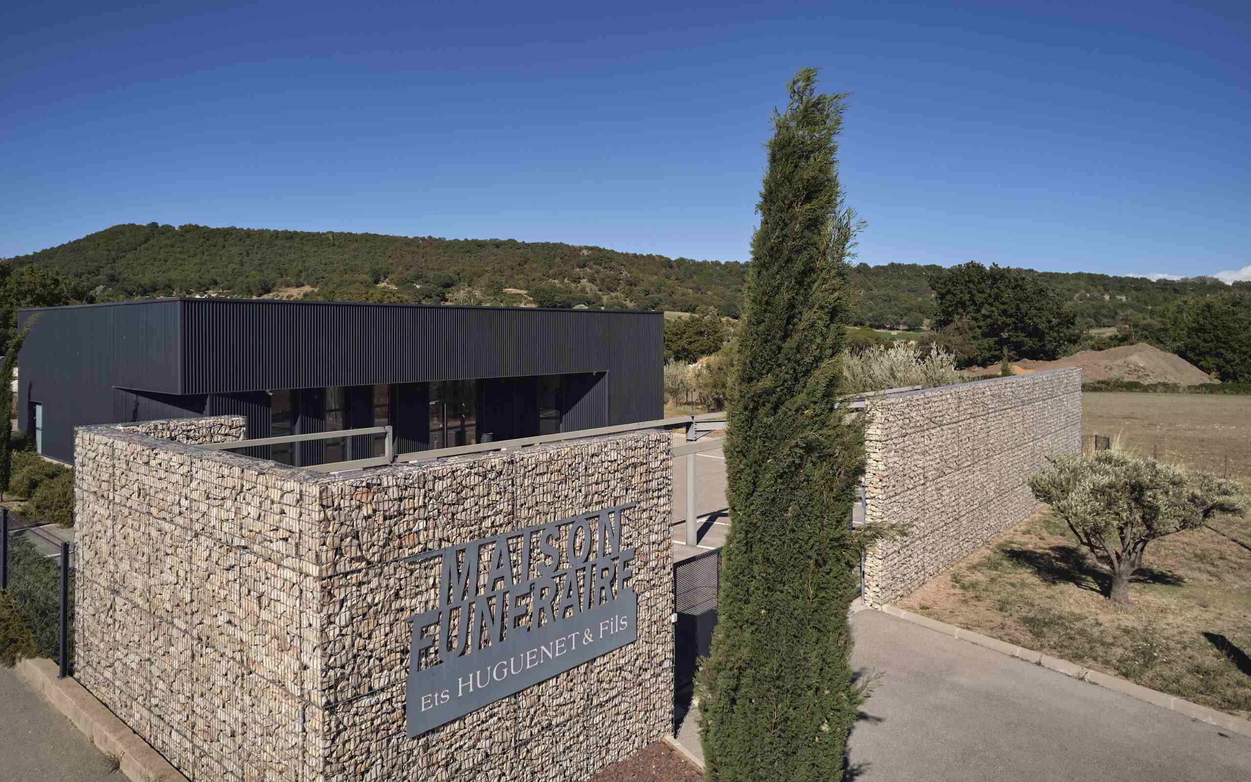 Photo de MAISON FUNERAIRE HUGUENET & FILS