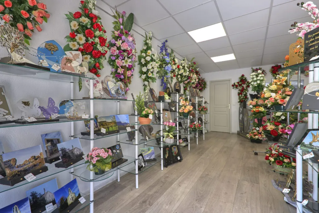 Magasin d'articles funéraires, fleurs de deuil et plaques commémoratives
