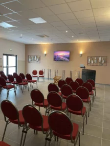 Salle de recueillement et d'hommage pour les obsèques dans notre agence funéraire